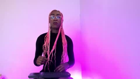 Snapshot of _itsbrit chatting on 11-28-25, 10:45 Brit online show from 11-28-25, 10:45