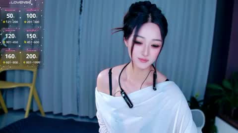 Snapshot of _iuiu_ chatting on 06-24-26, 06:07 UU online show from 06-24-26, 06:07
