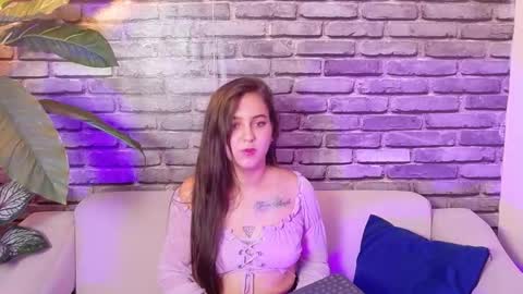 Snapshot of _ivone chatting on 11-17-25, 06:57 Annie online show from 11-17-25, 06:57