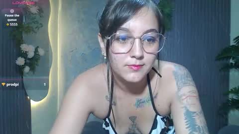 Snapshot of _ivone chatting on 11-20-25, 07:13 Annie online show from 11-20-25, 07:13