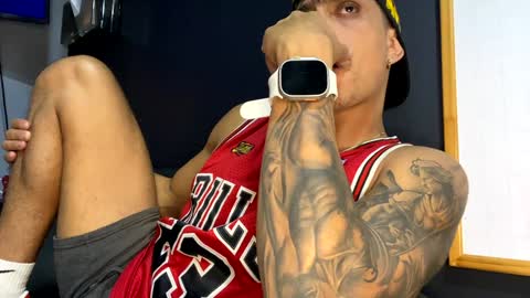 Snapshot of _jahtuzi_ chatting on 12-31-24, 04:38 JACKTUZZI instagram online show from 12-31-24, 04:38