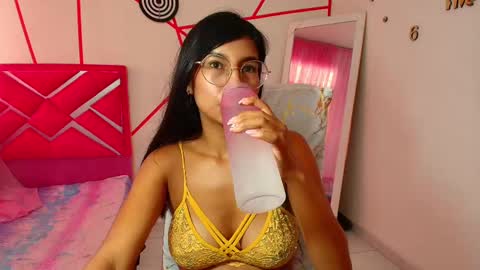 Snapshot of _jessi69_ chatting on 02-09-25, 05:43 Jesica online show from 02-09-25, 05:43