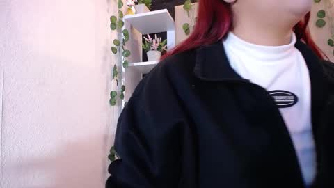 Mia online show from 03-06-25, 01:03