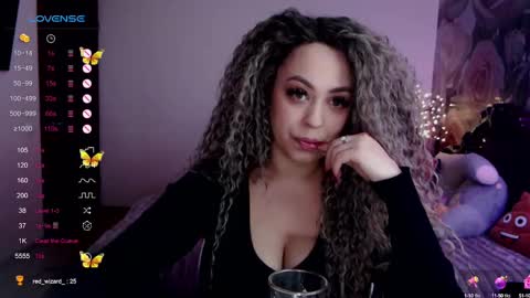 _just_a_queen_3 online show from 02-14-25, 06:08