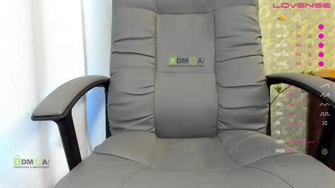 Snapshot of _justcallme_ chatting on 12-22-24, 09:31 _justcallme_ online show from 12-22-24, 09:31