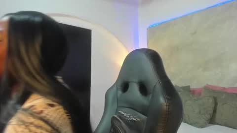 Kanela Anderson online show from 10-28-25, 01:58