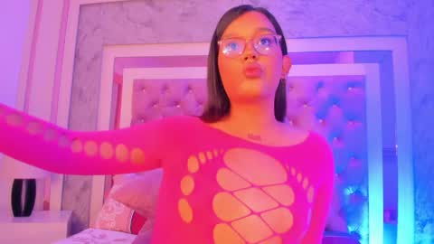 Snapshot of _katty_grey_ chatting on 05-27-26, 01:57 _katty_grey_ online show from 05-27-26, 01:57