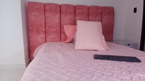 Kendall online show from 11-05-25, 11:54