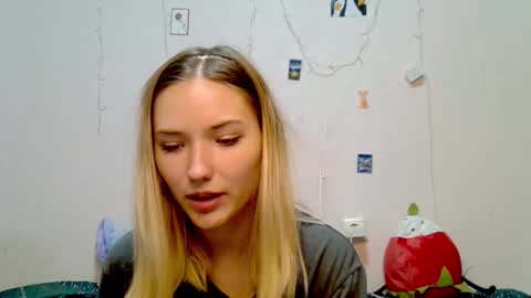 _kikiclark_ online show from 09-18-25, 08:33