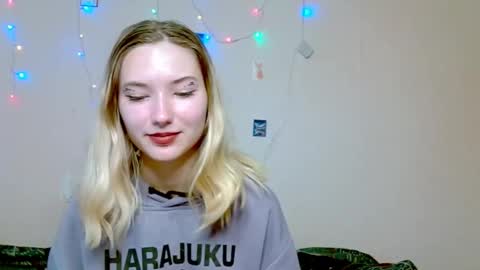 _kikiclark_ online show from 09-26-25, 08:51