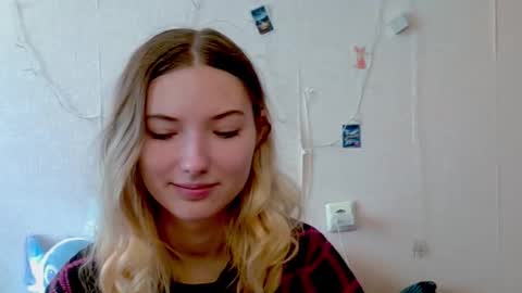 _kikiclark_ online show from 10-04-25, 08:56