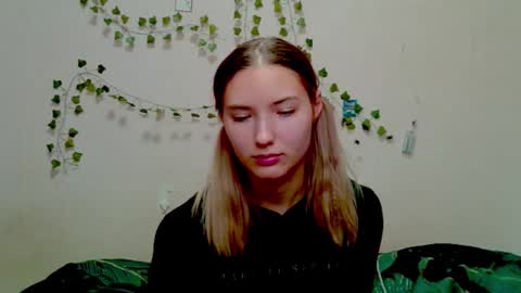 _kikiclark_ online show from 11-22-25, 05:56