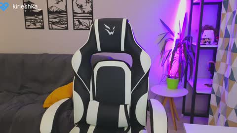 Molly   Emily online show from 12-21-24, 02:15