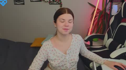 Molly   Emily online show from 01-22-25, 05:37