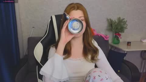 Molly   Emily online show from 12-19-25, 05:20