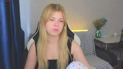 Molly   Emily online show from 05-26-26, 02:35