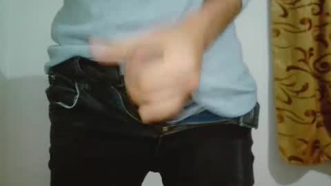 _lalo_0 online show from 12-23-25, 05:49