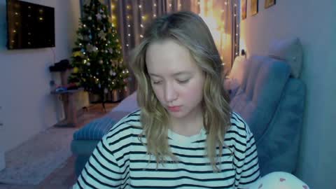 _lalune_ online show from 12-17-24, 08:43