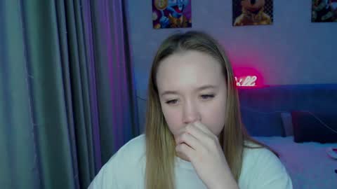 _lalune_ online show from 12-25-24, 03:40