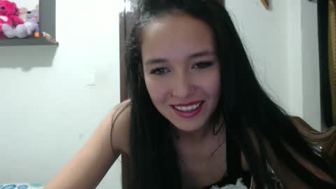 Snapshot of _laureneyes chatting on 12-01-25, 05:45 Lauren 3 online show from 12-01-25, 05:45