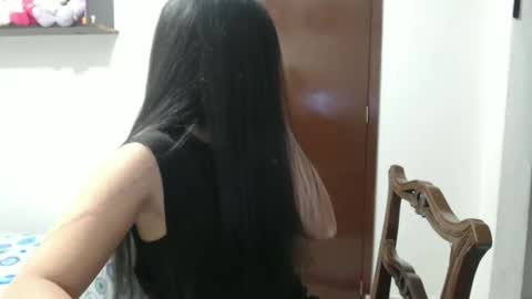 Snapshot of _laureneyes chatting on 12-14-25, 04:18 Lauren 3 online show from 12-14-25, 04:18