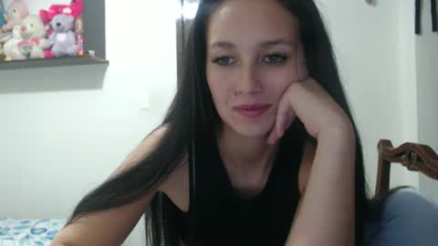 Snapshot of _laureneyes chatting on 12-18-25, 06:19 Lauren 3 online show from 12-18-25, 06:19
