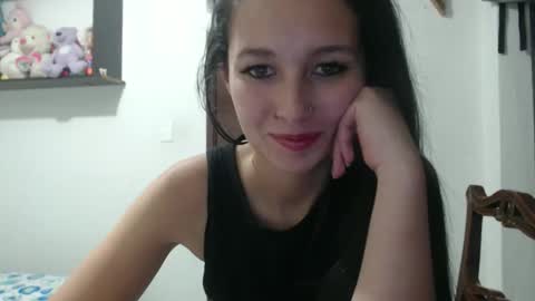 Snapshot of _laureneyes chatting on 12-19-25, 05:58 Lauren 3 online show from 12-19-25, 05:58