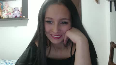 Snapshot of _laureneyes chatting on 12-20-25, 12:51 Lauren 3 online show from 12-20-25, 12:51