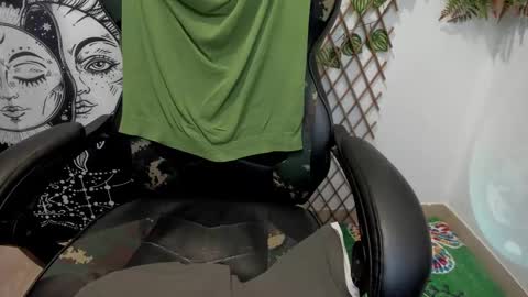 Layne online show from 02-21-25, 07:56