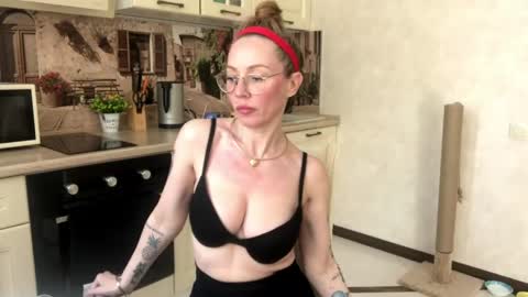  lee loo  online show from 04-20-26, 09:01