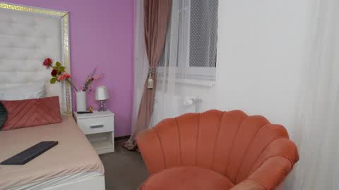 Snapshot of _lenapaul_ chatting on 02-06-25, 02:33 Lena Paul online show from 02-06-25, 02:33