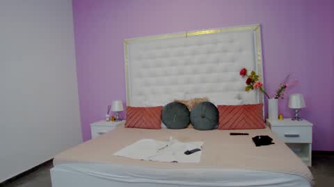 Snapshot of _lenapaul_ chatting on 02-18-25, 11:11 Lena Paul online show from 02-18-25, 11:11