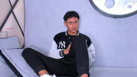 _leohot_ online show from 09-18-25, 03:41