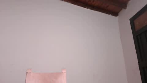 Snapshot of _leslie chatting on 10-02-25, 06:26 Leslie online show from 10-02-25, 06:26