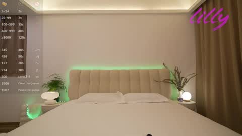 _lillilly_ online show from 09-13-25, 05:29