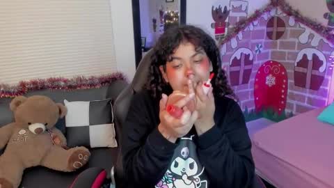 Snapshot of _lilly_miller chatting on 12-16-25, 04:17 Liily online show from 12-16-25, 04:17