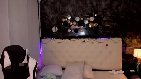 Snapshot of _lilly_miller chatting on 01-08-26, 04:37 Liily online show from 01-08-26, 04:37