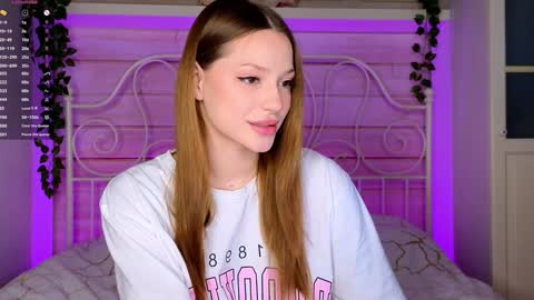 Snapshot of _lisaalisa_ chatting on 01-05-25, 01:15 Alice online show from 01-05-25, 01:15