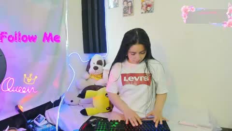 Snapshot of _litle_mily_ chatting on 06-05-26, 10:04 Mily online show from 06-05-26, 10:04