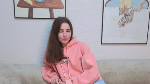 Snapshot of _little_butterfly_ chatting on 09-25-25, 11:19 Emma online show from 09-25-25, 11:19