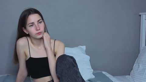 Snapshot of _little_butterfly_ chatting on 09-30-25, 01:54 Emma online show from 09-30-25, 01:54