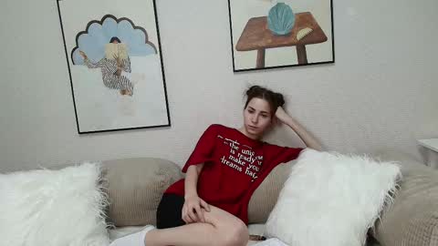 Snapshot of _little_butterfly_ chatting on 10-01-25, 02:12 Emma online show from 10-01-25, 02:12