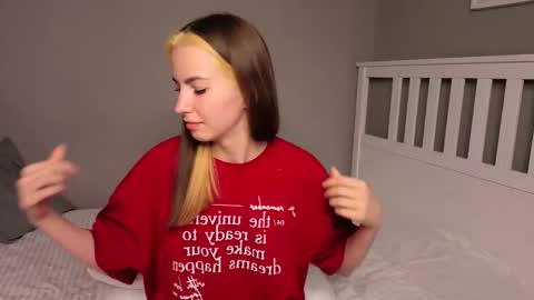 Snapshot of _little_butterfly_ chatting on 10-23-25, 02:27 Emma online show from 10-23-25, 02:27