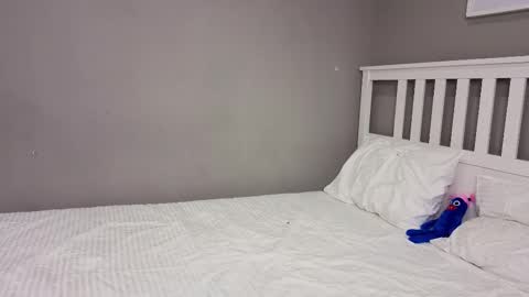 Snapshot of _little_butterfly_ chatting on 10-27-25, 03:27 Emma online show from 10-27-25, 03:27