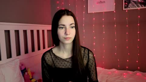 Snapshot of _little_butterfly_ chatting on 12-18-25, 09:04 Emma online show from 12-18-25, 09:04