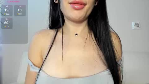 Snapshot of _little_minxxx_ chatting on 11-16-25, 12:05 Julia online show from 11-16-25, 12:05