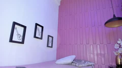 Snapshot of _littlelia chatting on 04-17-26, 11:57 Anna online show from 04-17-26, 11:57