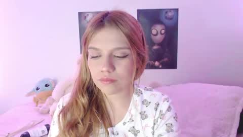 Snapshot of _lloou_ chatting on 05-26-26, 02:18 Sofia 3 online show from 05-26-26, 02:18