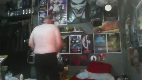 Snapshot of _longfellow chatting on 09-16-25, 03:57 That guy online show from 09-16-25, 03:57