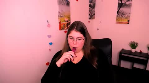 Snapshot of _lovely_mary chatting on 10-24-25, 07:21 Mary online show from 10-24-25, 07:21